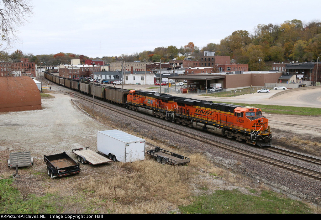 Running almost at idle, 6429 & 6111 follow along on the rear of E-PCTBTM